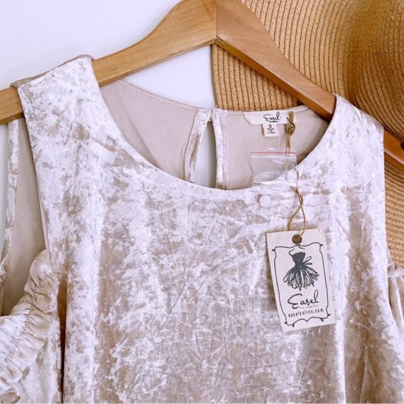 Easel | Holly Holiday Long Sleeve Ice Crushed Velvet Cold Shoulder Flowy Dress - Picture 11 of 14